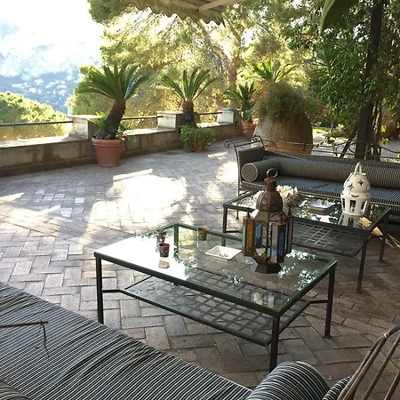 Lo Smeraldo Apartment